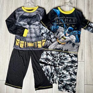 Pair of two Batman character pajamas with long sleeves and pants SIZE 8